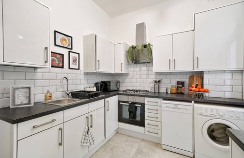 Harlesden House | Livestay Stylish Two Bed House with Private Garden