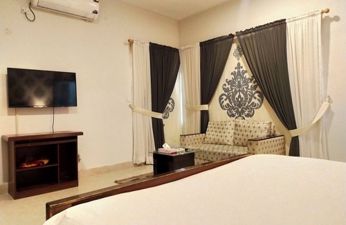 F-8 Sector House | Livin Hub Guest House