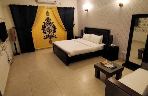 F-8 Sector House | Livin Hub Guest House