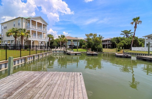 Inlet Harbour House | Livin' The Coastal Life - 4 Bedroom 2 Bath Home, on Channel with Private Pool