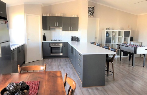 Para Wurlie House | Livin' The Dream ~ Spacious ~ Off Peak Special! WIFI Available
