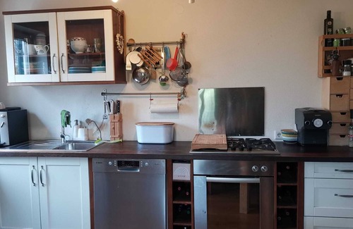Albaching Apartment | Living & art - vacation apartment approx. 30 min. from Munich with that special something!