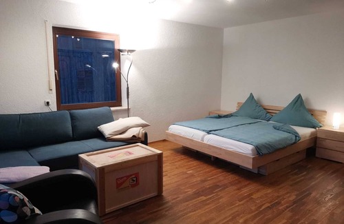 Albaching Apartment | Living & art - vacation apartment approx. 30 min. from Munich with that special something!