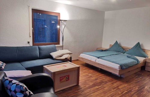 Albaching Apartment | Living & art - vacation apartment approx. 30 min. from Munich with that special something!