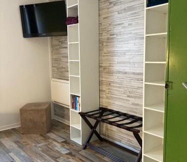 Saarbruecken Apartment | Living at Saarpartments -AdultsOnly- 2 Bedrooms, Kitchen - Business & Holiday Apartments for Long- and Short term Stay, 3 min to Train Station, Secure E-Bike Parking!