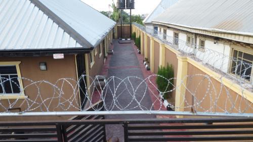 Benin City Apartment | Living Green APARTMENTS AIRPORT PICK UP