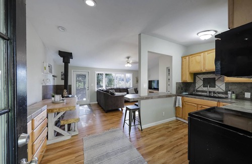 Bass Lake House | Living on the Ledge in Willow Cove