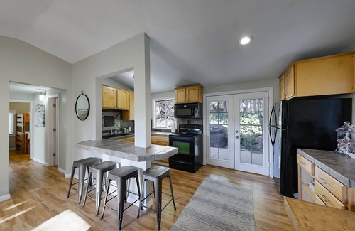Bass Lake House | Living on the Ledge in Willow Cove