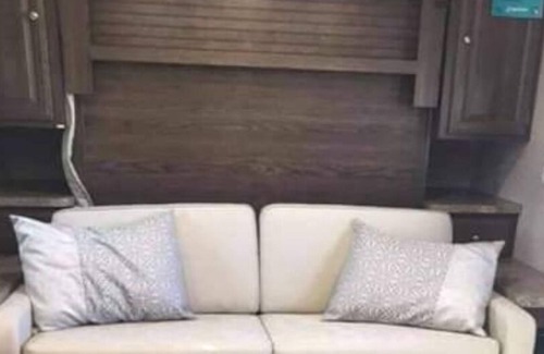 Jacarandas House | Living the easy life! Comfortable and affordable with all the amenities.