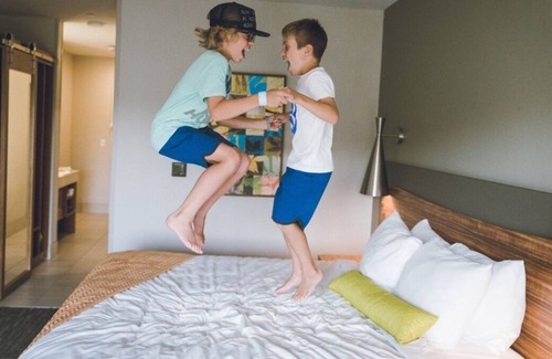 Circleville Resort | Living the Lodge Life! 2 Convenient Units, Free Parking, 2 Onsite Pools