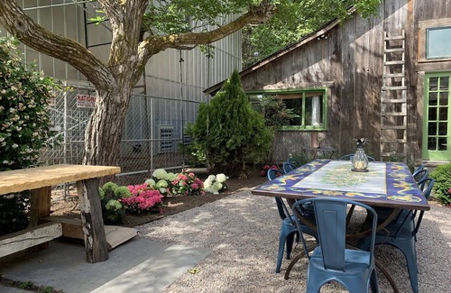 Yountville Cottage | Living the Napa dream in this ideally located Yountville cottage.