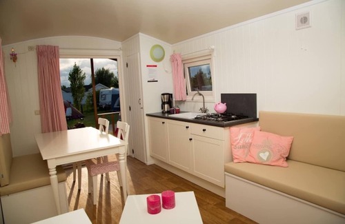 's-Gravenzande House | Living Van on the Beach with Sea Views