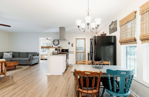 Rutherfordton House | Living Water Retreat #2 - Gorgeous New Farmhouse Retreat - 2 miles to TIEC