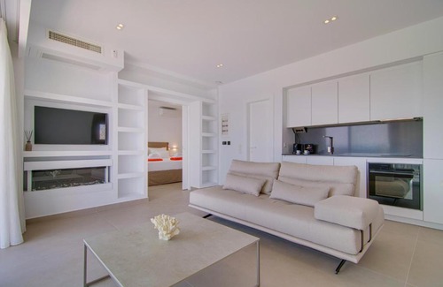 Parga House | LIVINGHOME SUITES