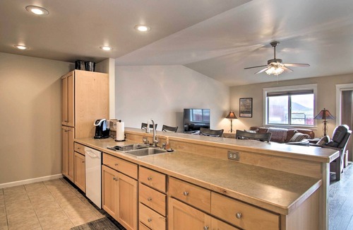 Livingston House | Livingston House w/ Mtn Views, Deck & Grill!