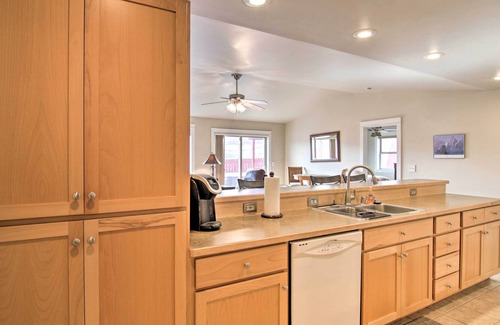 Livingston House | Livingston House w/ Mtn Views, Deck & Grill!