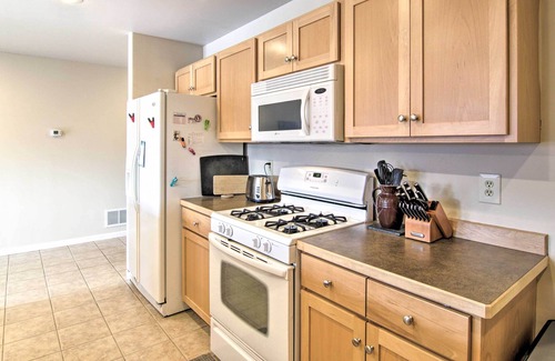 Livingston House | Livingston House w/ Mtn Views, Deck & Grill!