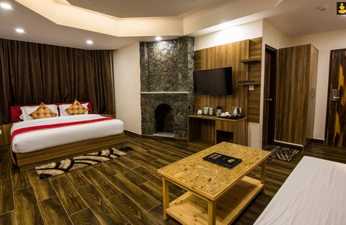 Kandaghat Resort | LivingStone Mountain retreat Chail Premium Plus Room