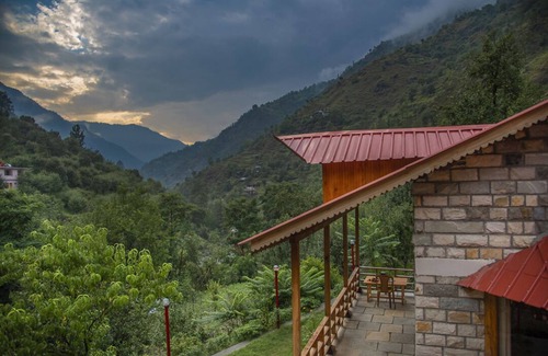 Banjar Cottage | LivingStone River view Cottages in Tirthan valley