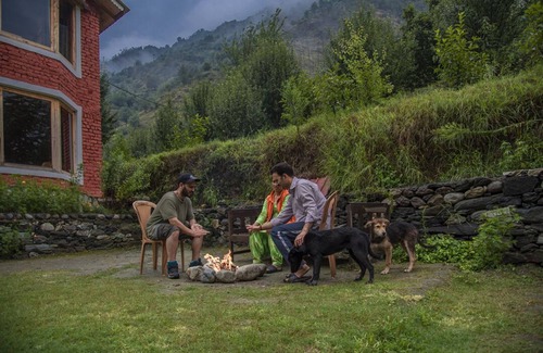 Banjar Cottage | LivingStone River view Cottages in Tirthan valley