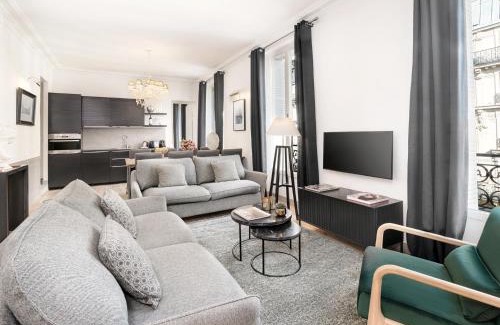Gaillon Apartment | LivinParis - Luxury 3 Bedrooms Le Louvre I