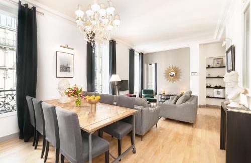 Gaillon Apartment | LivinParis - Luxury 3 Bedrooms Le Louvre I