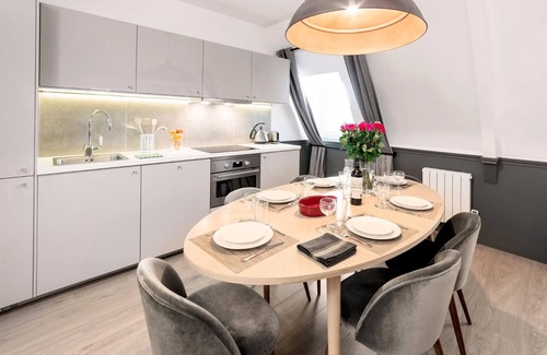 Strasbourg -Saint-Denis Apartment | LivinParis | Luxury A/C 2 Bedrooms Le Louvre - Sacré Cœur View