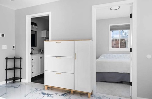 Livonia Apartment | Livonia Sleek Modern 2BR Oasis