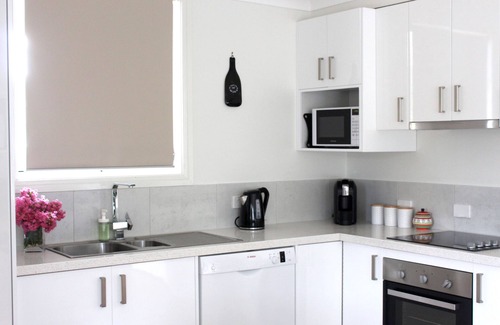 Cessnock Cottage | Livy Lou's Cottage - 3 bedrooms with modern cosy interior, PETS WELCOME!