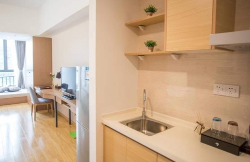 Zhengdong New Area Apartment | Liwu Apartment-Green Land Plaza Branch
