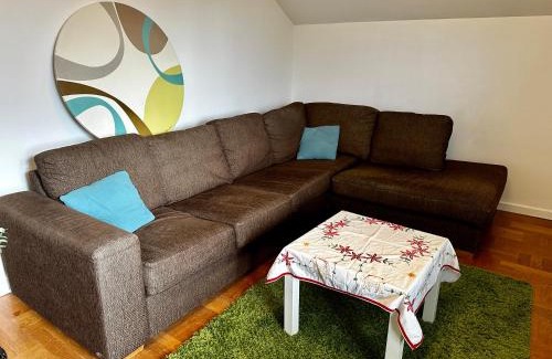 Ljungaverk Apartment | Ljungaverk Takvåning med Ekgolv och badkar nära älven