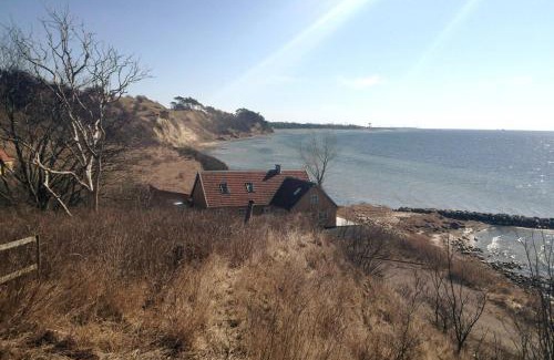 Borstahusen Apartment | Ljus etagevåning med havsutsikt i gamla Borstahusen