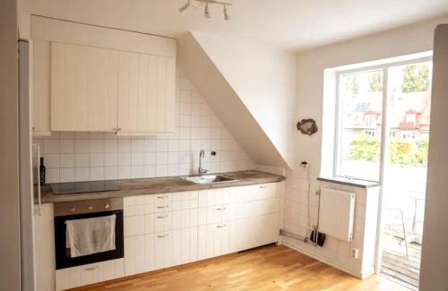 Borstahusen Apartment | Ljus etagevåning med havsutsikt i gamla Borstahusen