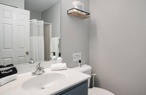 Stevensville House | LK Michigan Fun HQ: Hot Tub, Theater Rm, Game Room