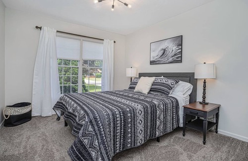 Stevensville House | LK Michigan Fun HQ: Hot Tub, Theater Rm, Game Room