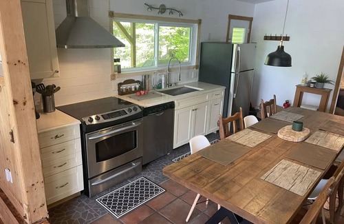 Chertsey House | LKFRNT | Chalet VISTA – Lac Paré ✦ Spa ✦ Waterfront