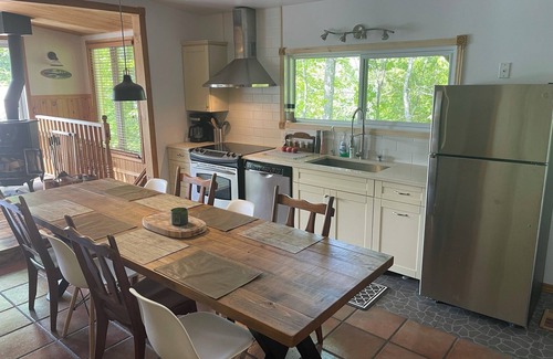 Chertsey House | LKFRNT | Chalet VISTA – Lac Paré ✦ Spa ✦ Waterfront