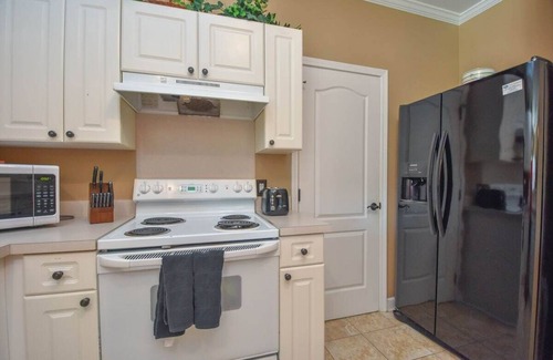 Cornelius Condo | LKN Sunsets Lakefront - 1st Fl Lakefront w/Pool Lake Norman Vacation Rental