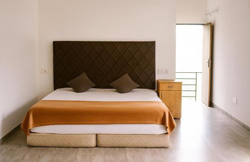 Satara Ski Chalet | ll EMPYREAN STAY ll KAS ll