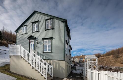 Akureyri Apartment | LL Properties - The Old Town Retreat
