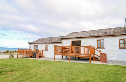 Mwnt House | Llaethdy