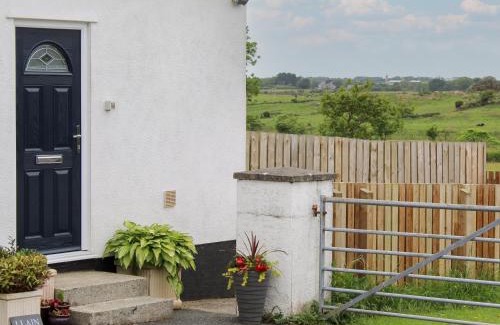 Llangefni Apartment | Llain Mai