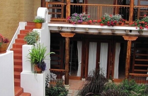 San Blas Apartment | Llama! Endearing studio with bedroom loft.
