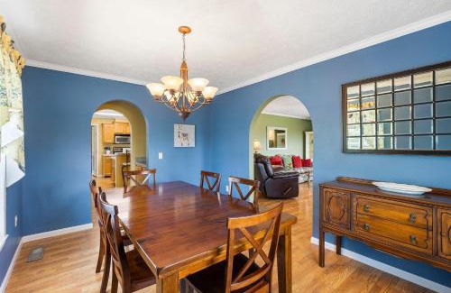 Omaha House | Llama House