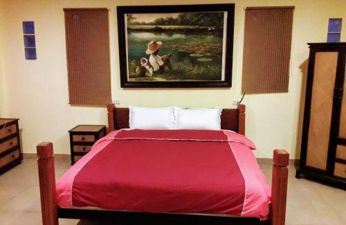 Ton Pao House | LLamados Fishing Lake