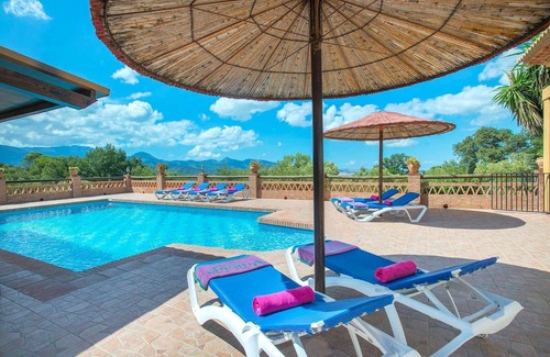 El Gastor Villa | Llanama - Four Bedroom Villa, Sleeps 8