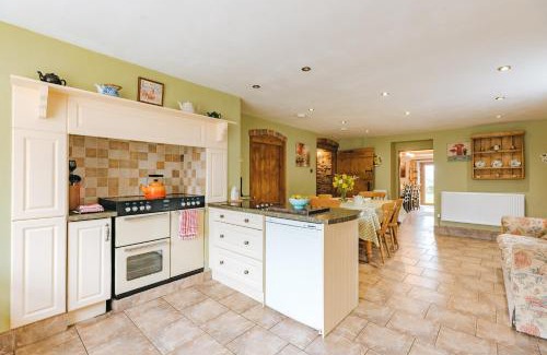 Newcastle-on-Clun House | Llanhedric House