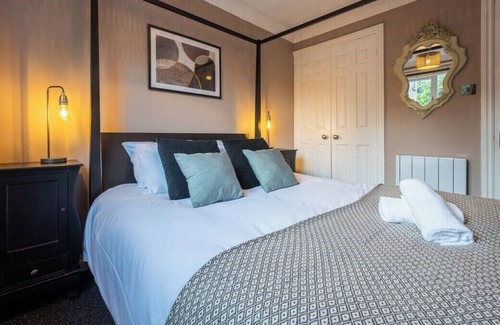 Atlantic Wharf Apartment | Llansannor Drive by Tŷ SA - Free Parking Available