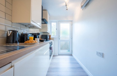 Atlantic Wharf Apartment | Llansannor Drive by Tŷ SA - Free Parking