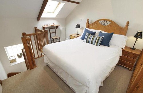 Crynant House | Llethryd Farm Cottage One